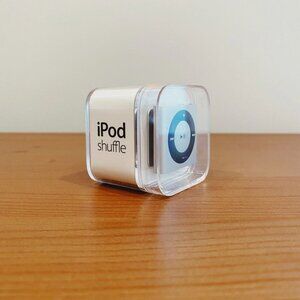 NIB Never Opened 4th Generation ipod Shuffle 2 GB Model A1373